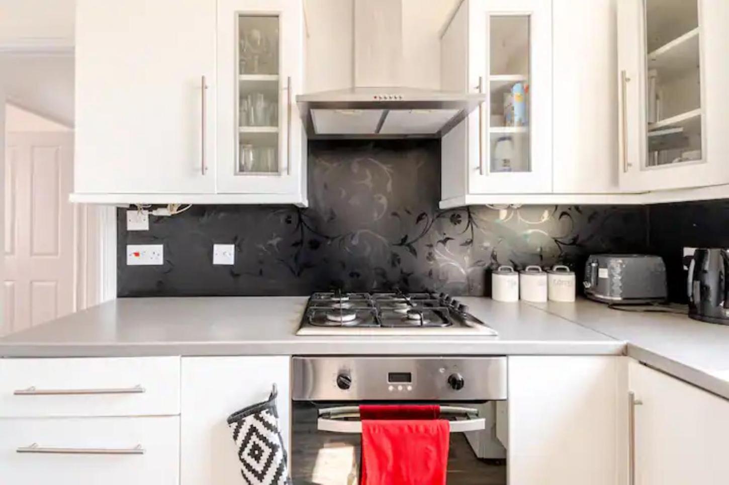 Castle View 2 Bedroom Apartment In Town Centre هاستَنغ المظهر الخارجي الصورة