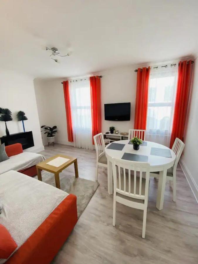 Castle View 2 Bedroom Apartment In Town Centre هاستَنغ المظهر الخارجي الصورة