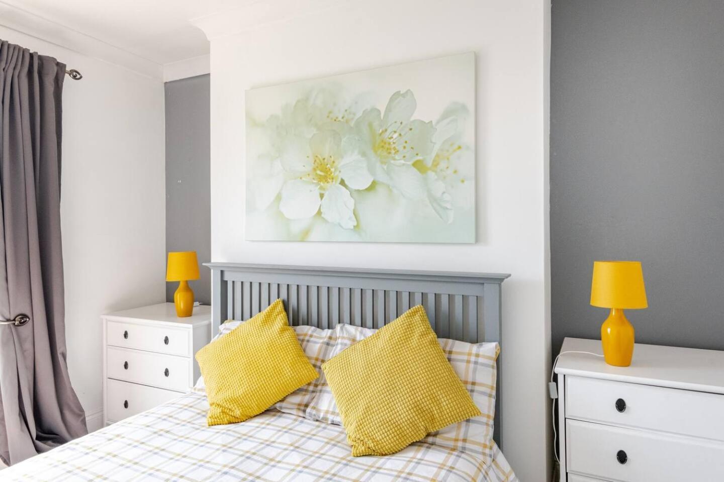 Castle View 2 Bedroom Apartment In Town Centre هاستَنغ المظهر الخارجي الصورة